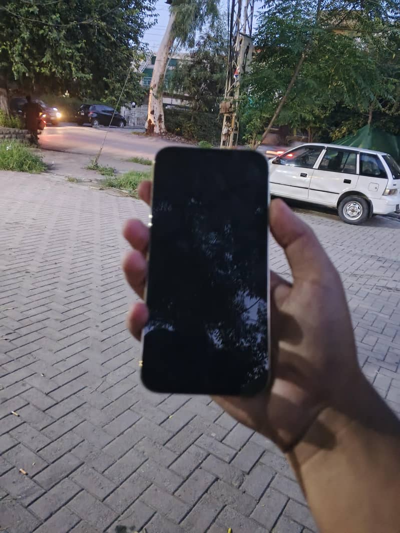 Iphone 12 pro max 4
