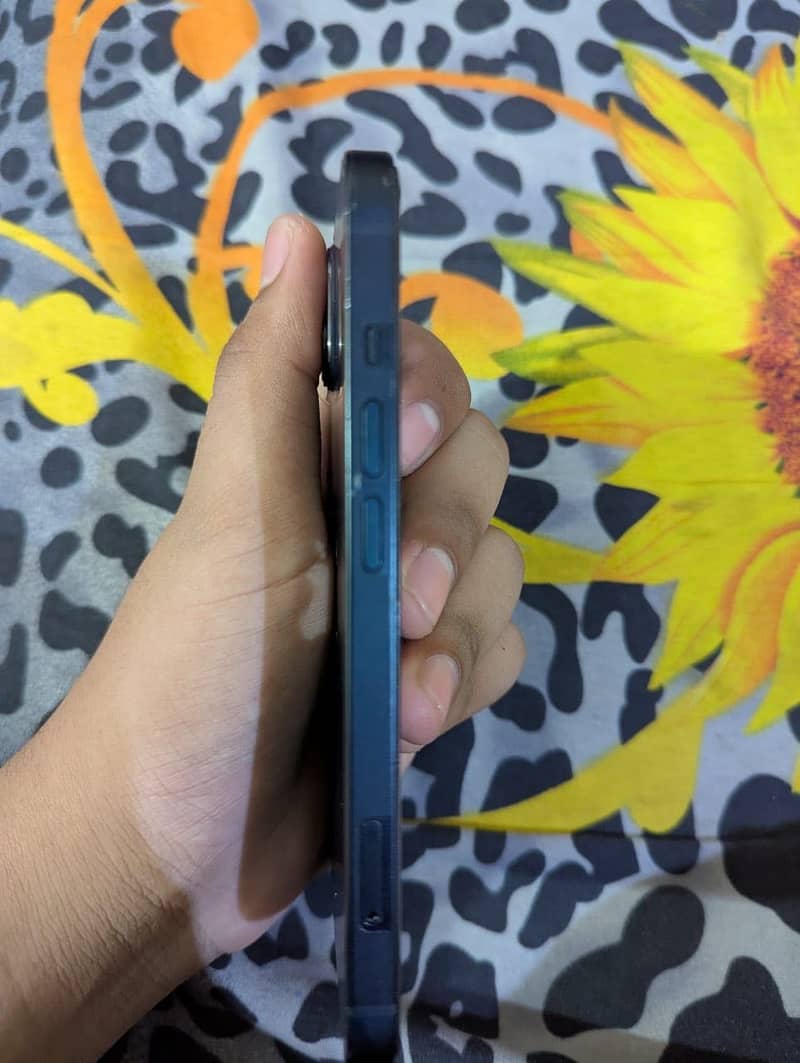 Apple iPhone 13 3
