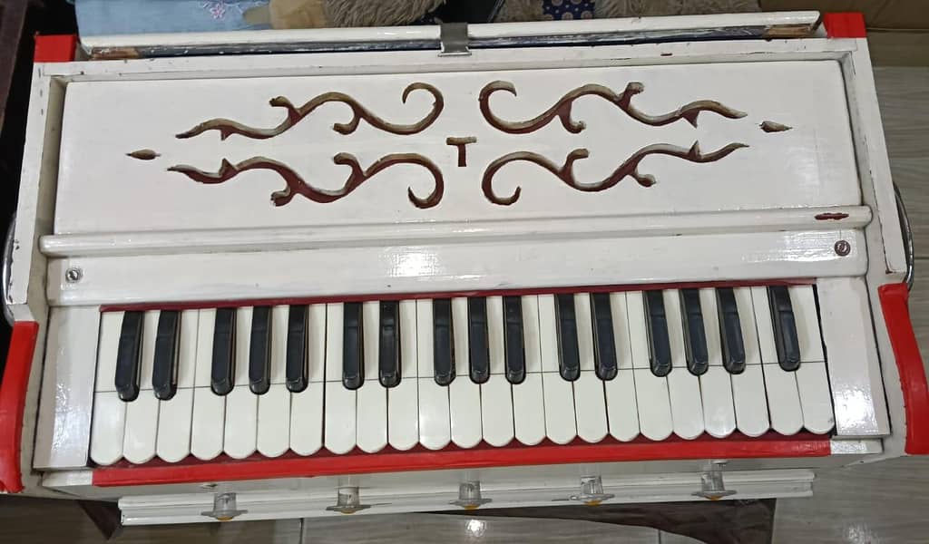 used  harmuniam 4