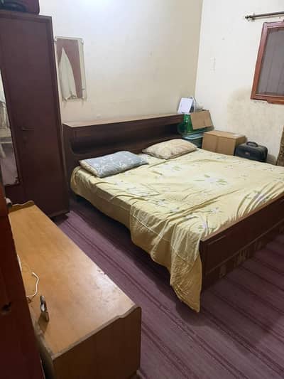 pechs block 2 near allha wali chorangi one bad bath kitchan sami furnished singe working man only