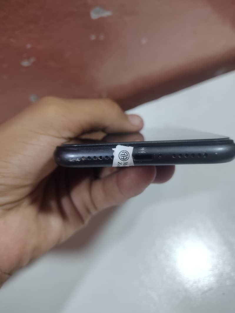 Apple iPhone 11 3