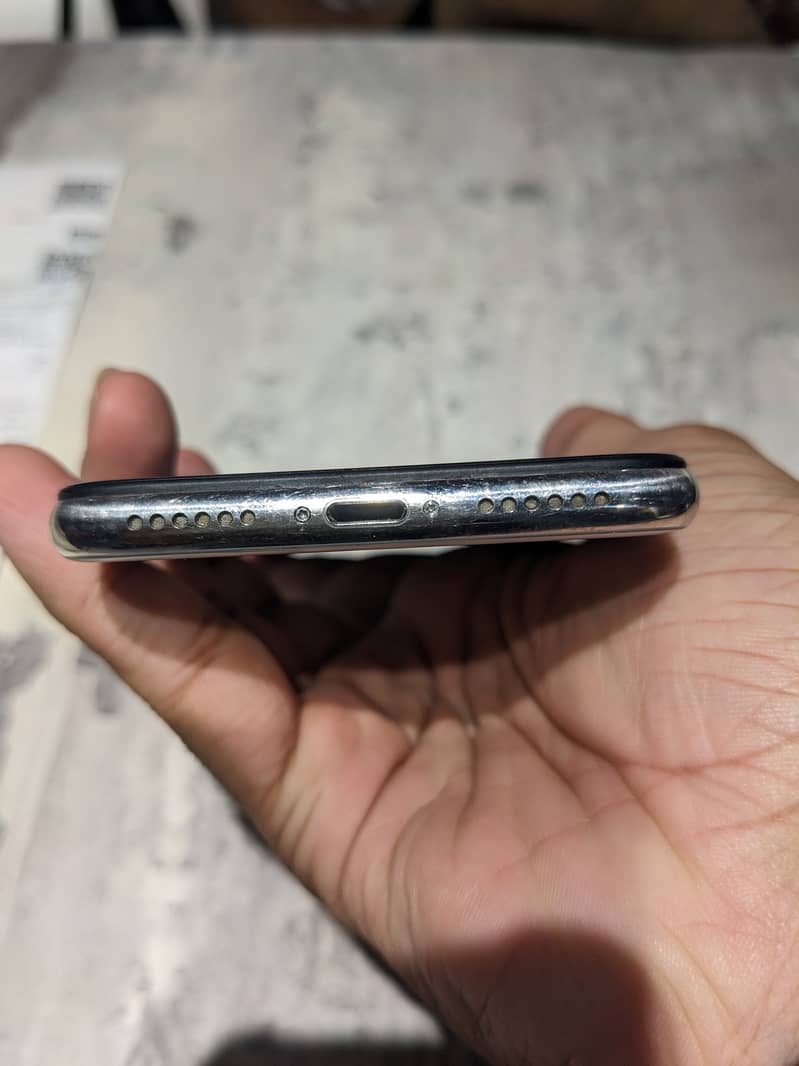 Apple iPhone X 5