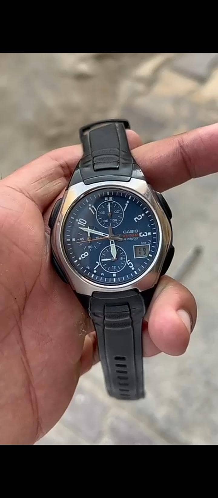 Men watch 1