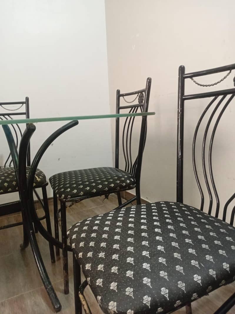 Dining table 0