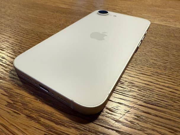 iPhone 16 e jv white 1