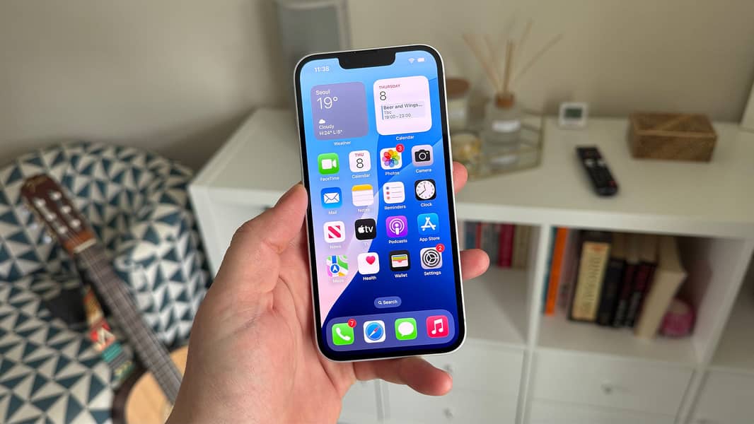 iPhone 16 e jv white 2