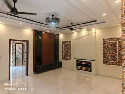10 MARLA BRAND NEW DESIGNER HOUSE FOR SALE IN IEP TOWN