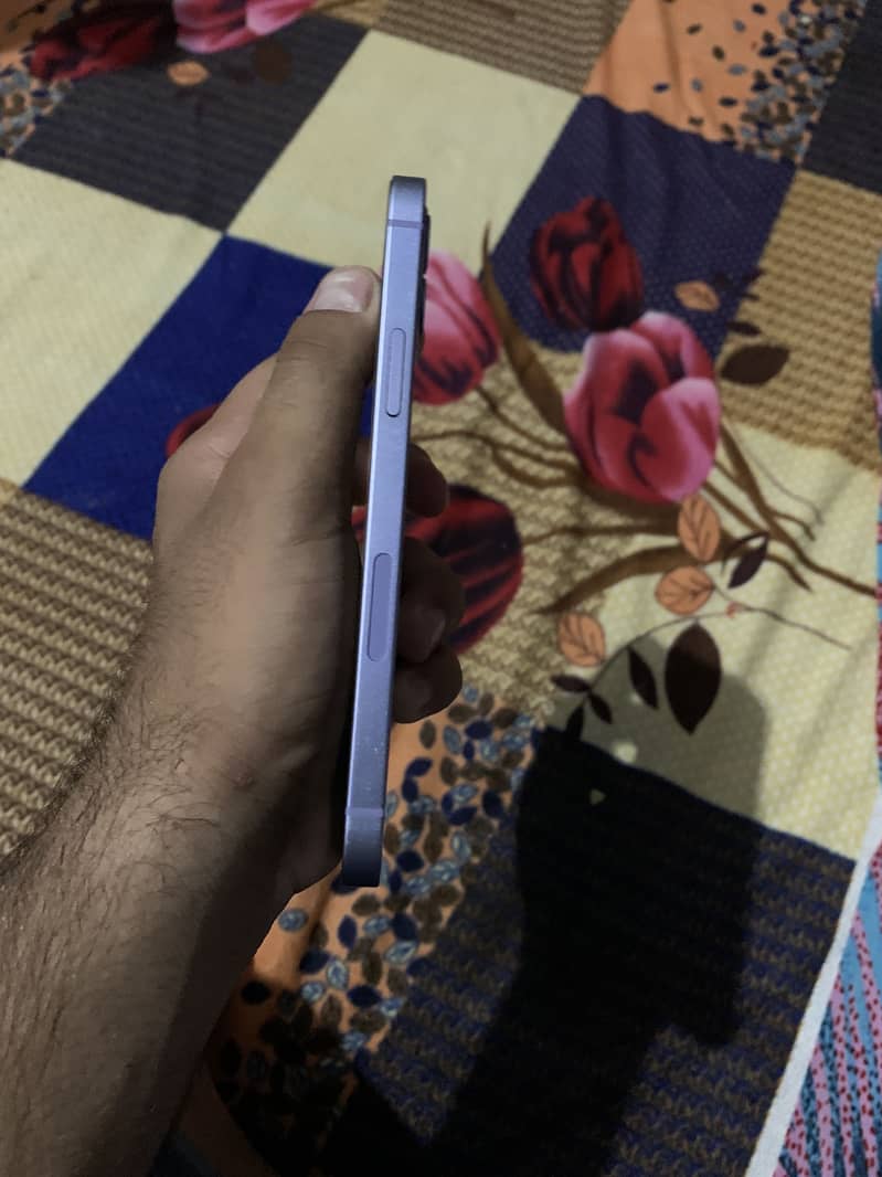 iPhone 12 4