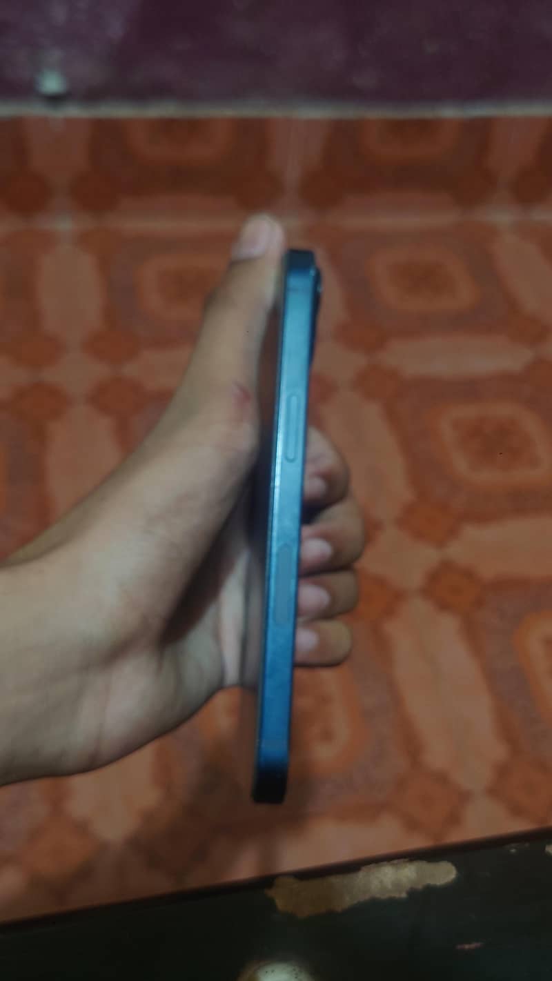 Apple iPhone 13 5