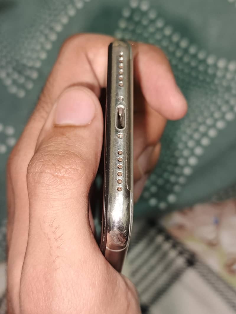 Apple iPhone X 3