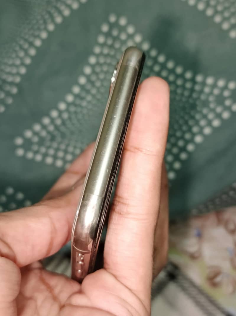 Apple iPhone X 4