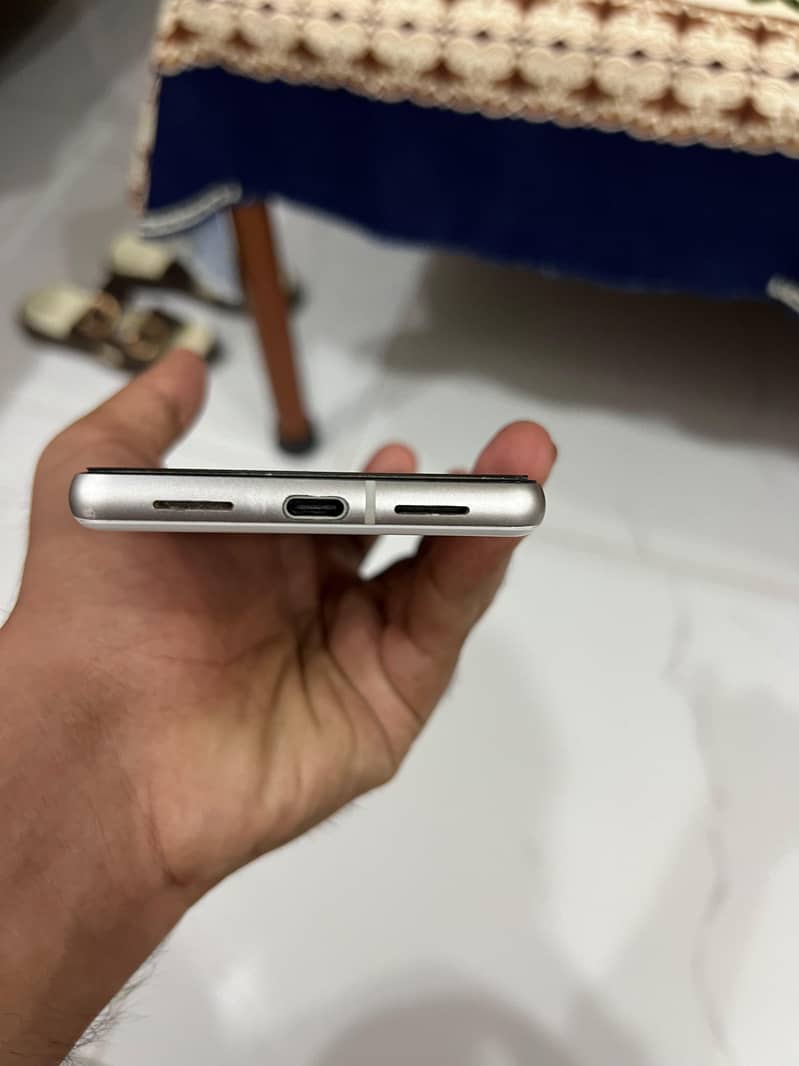 Google Pixel 7 4