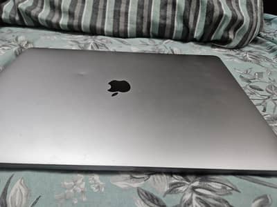 Macbook pro 15" 2018, core i7, 16/256