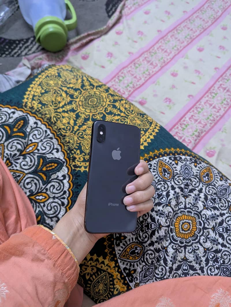 Apple iPhone XS 5