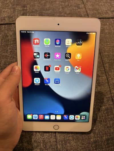 Apple IPad mini 4 for sale
