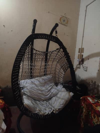 jhoola chair.
