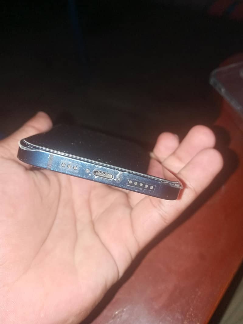 Apple iPhone 12 3