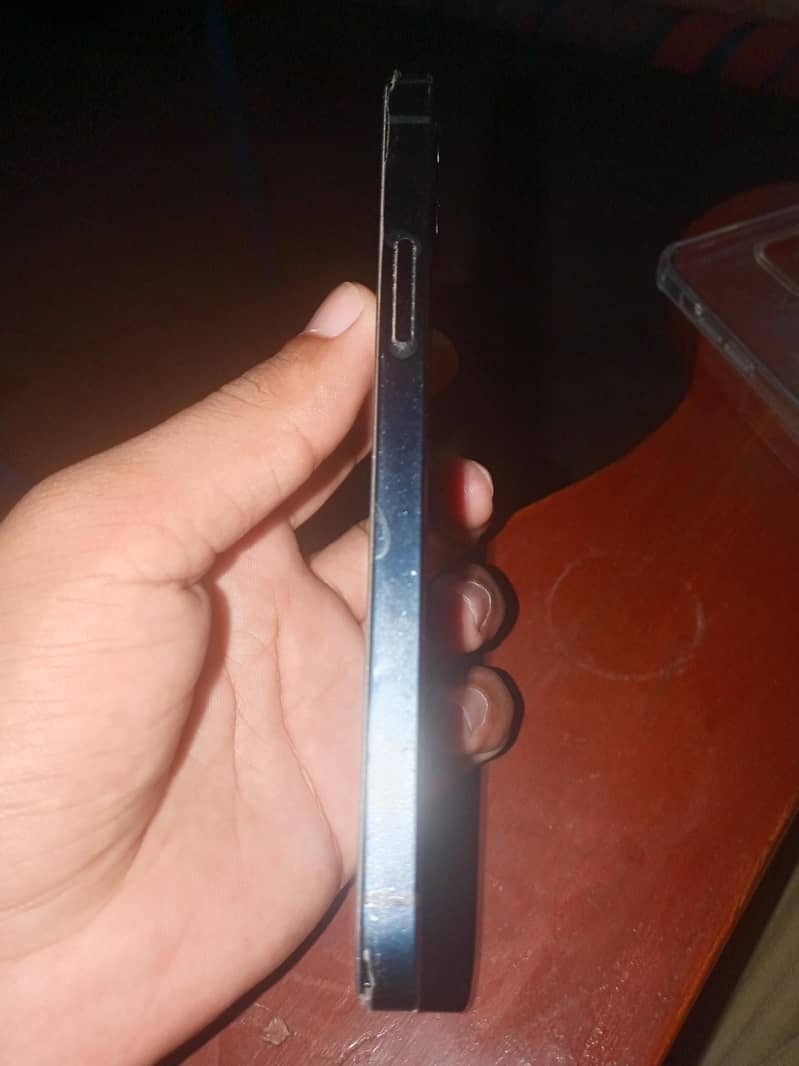 Apple iPhone 12 4