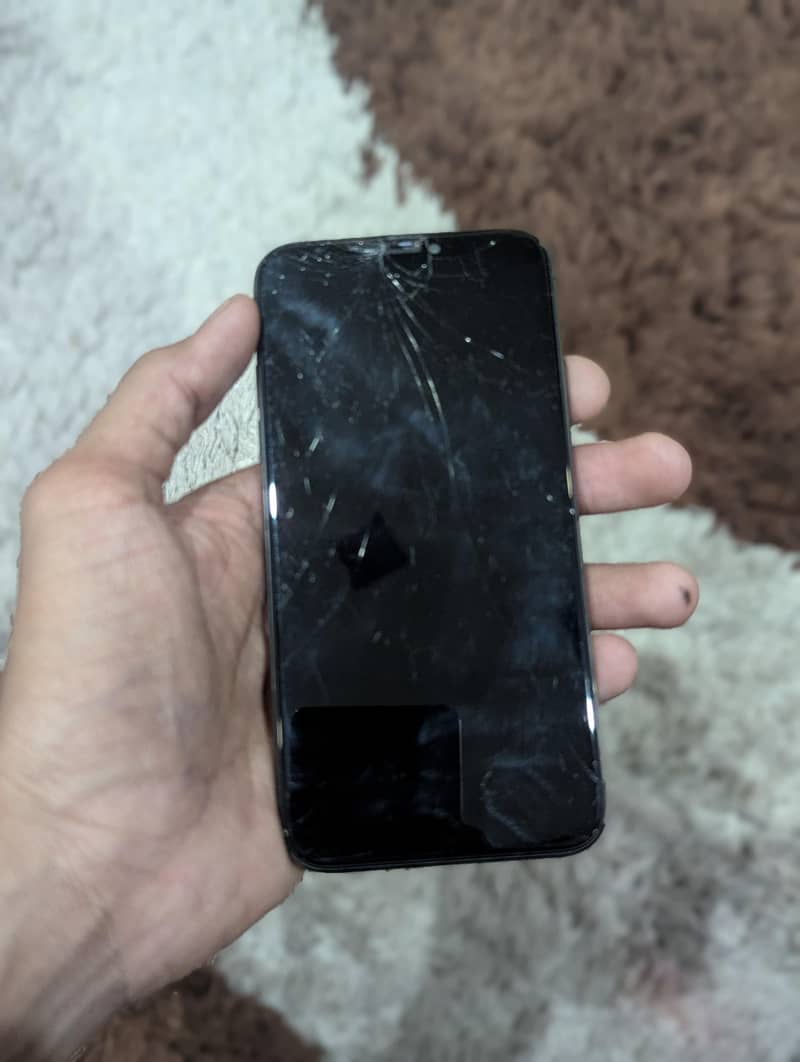 Apple iPhone XS 1
