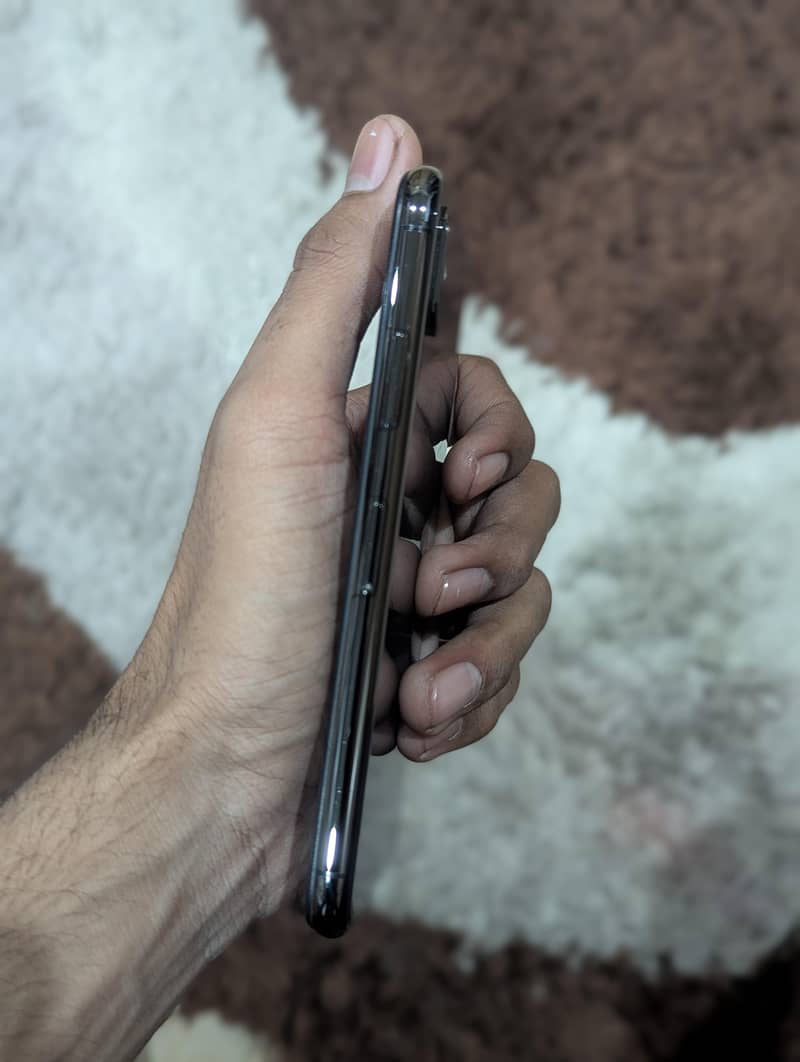 Apple iPhone XS 6