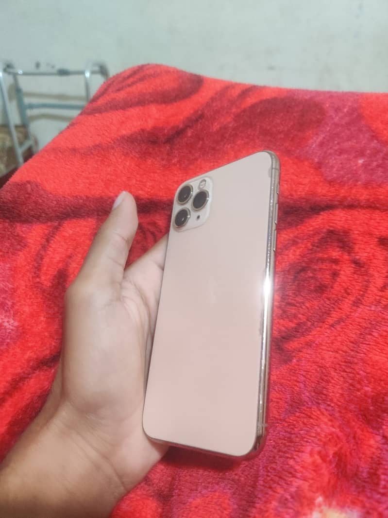 Apple iPhone 11 Pro 4