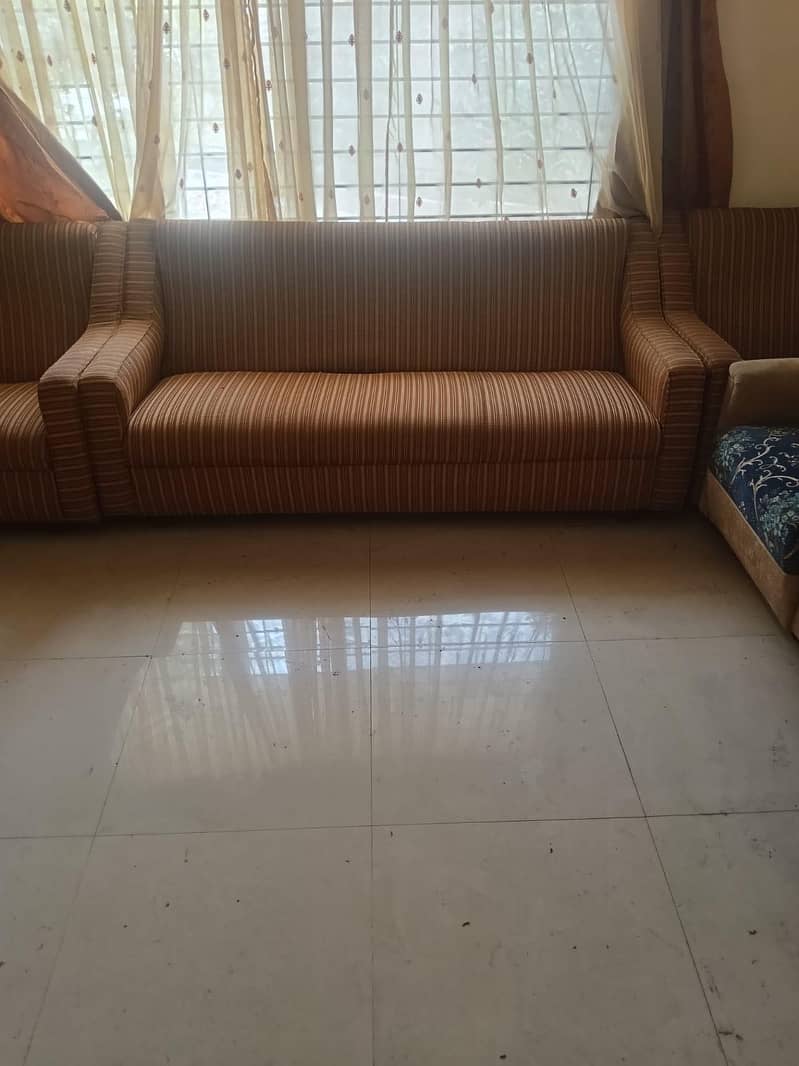 Four different 5-seater sofa sets 6