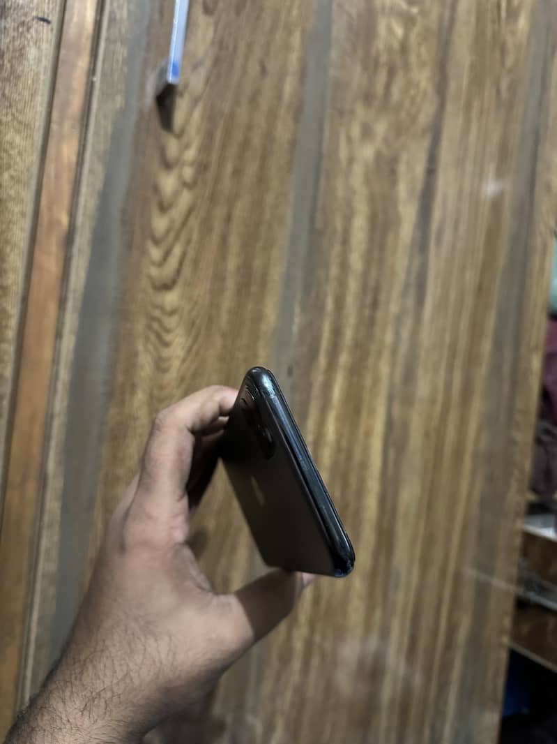 Apple iPhone 11 Pro Max 3