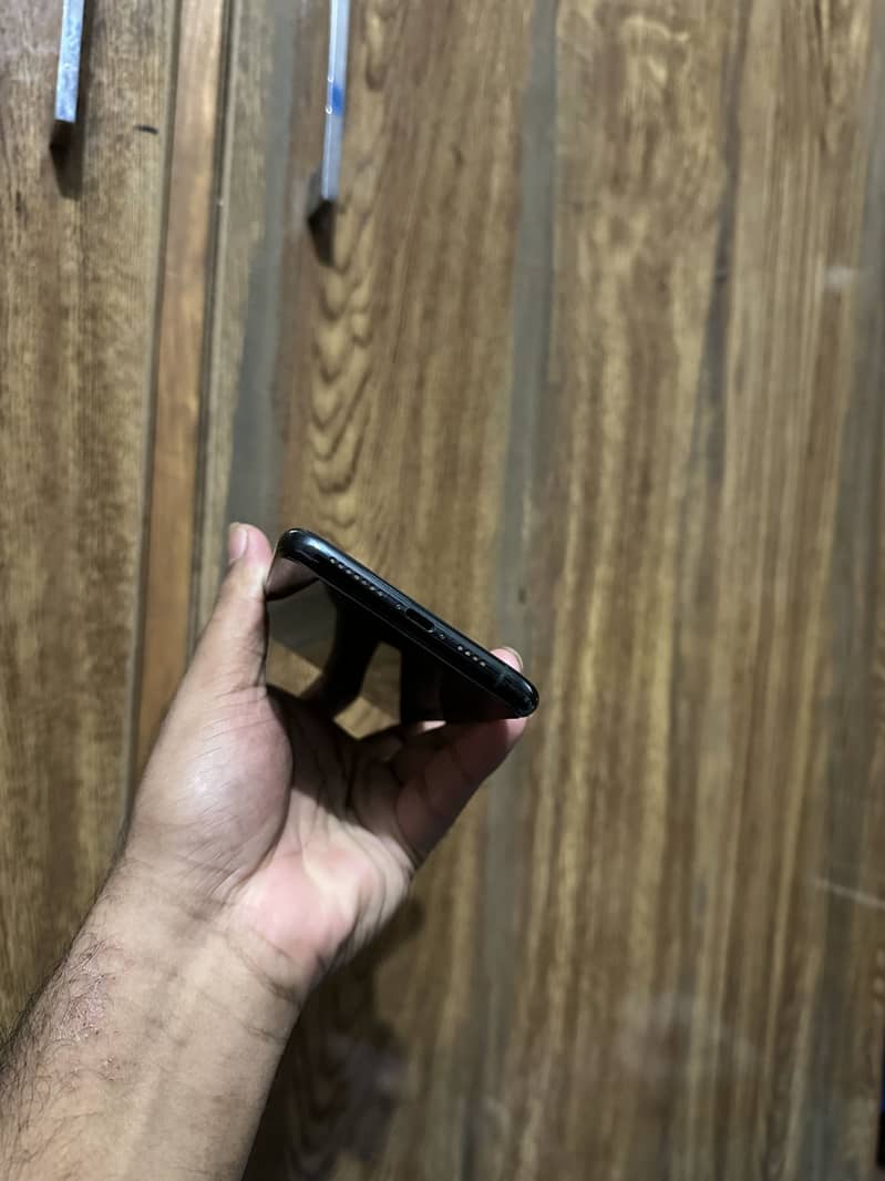 Apple iPhone 11 Pro Max 9