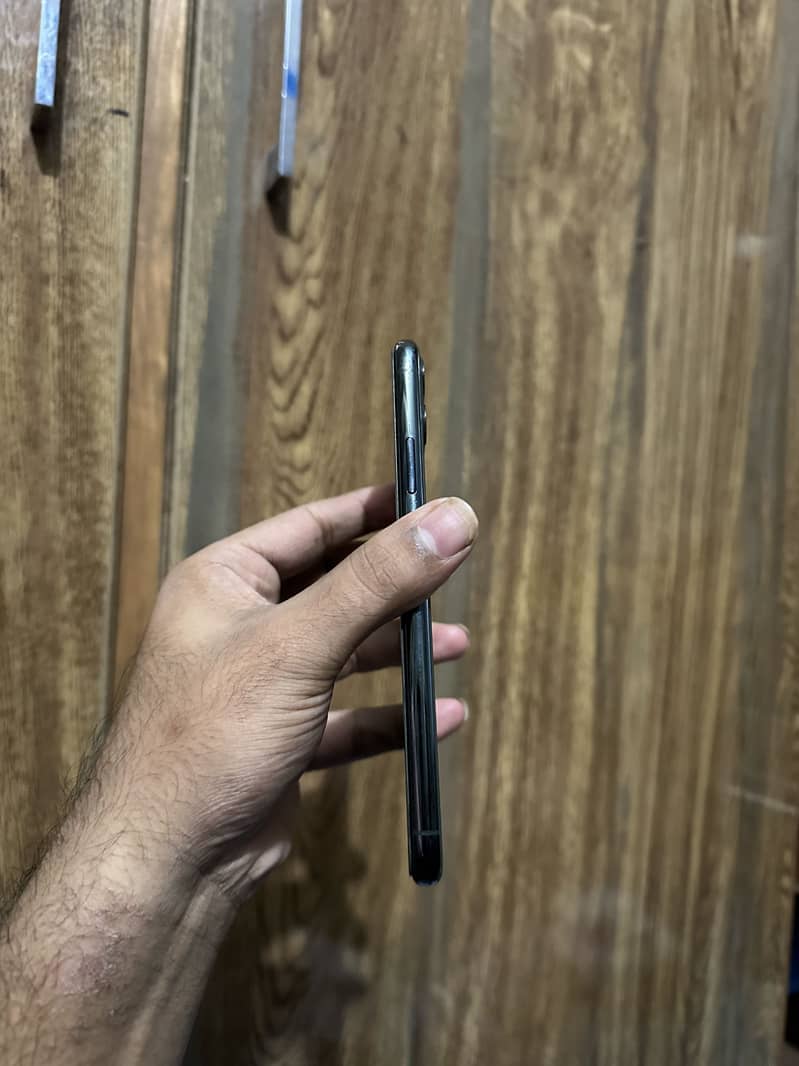 Apple iPhone 11 Pro Max 10