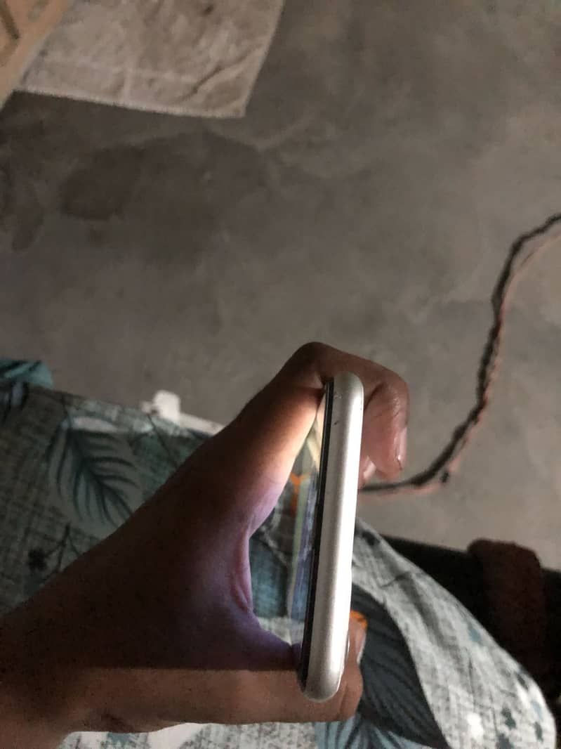 Apple iPhone 11 3