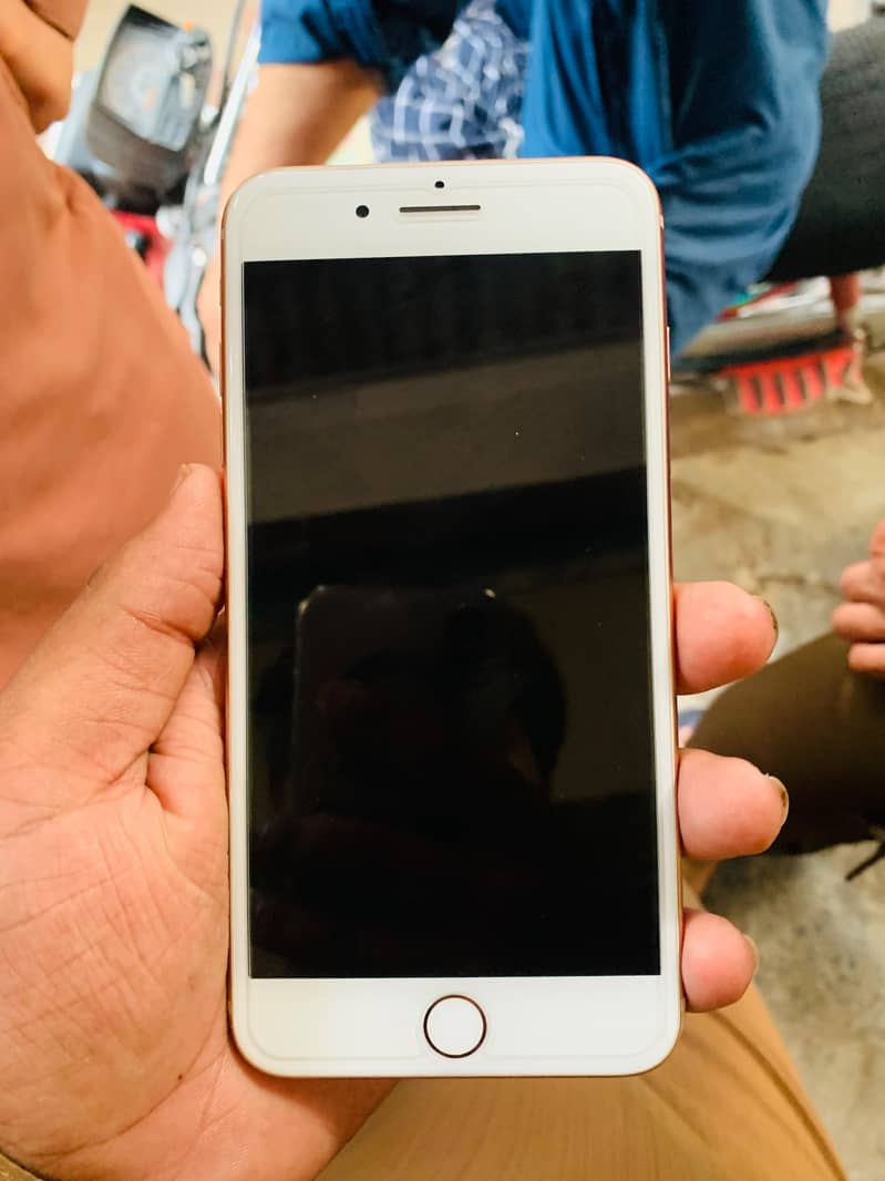 Apple iPhone 8 Plus 0