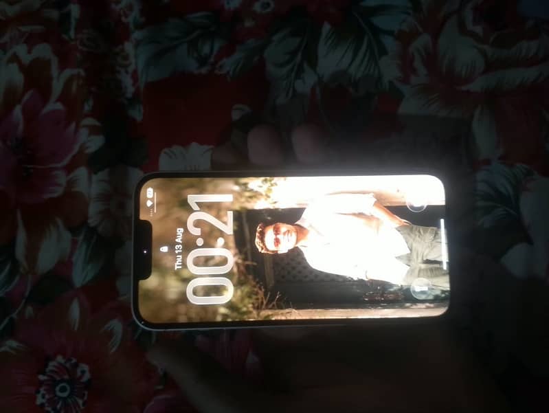Apple iPhone 13 4