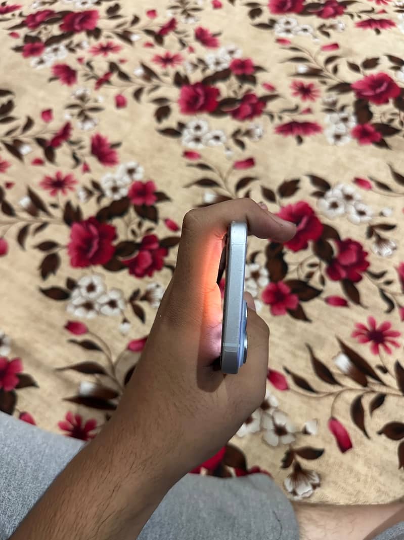 Apple iPhone 15 3