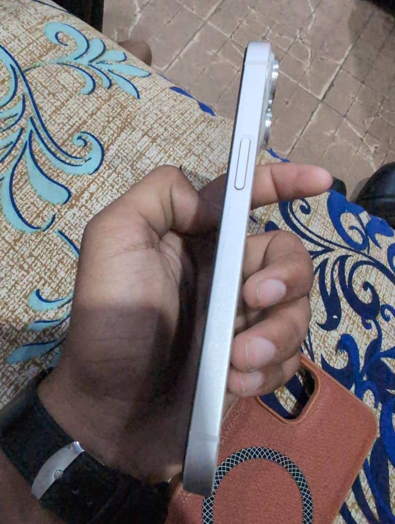 Apple iPhone 13 1