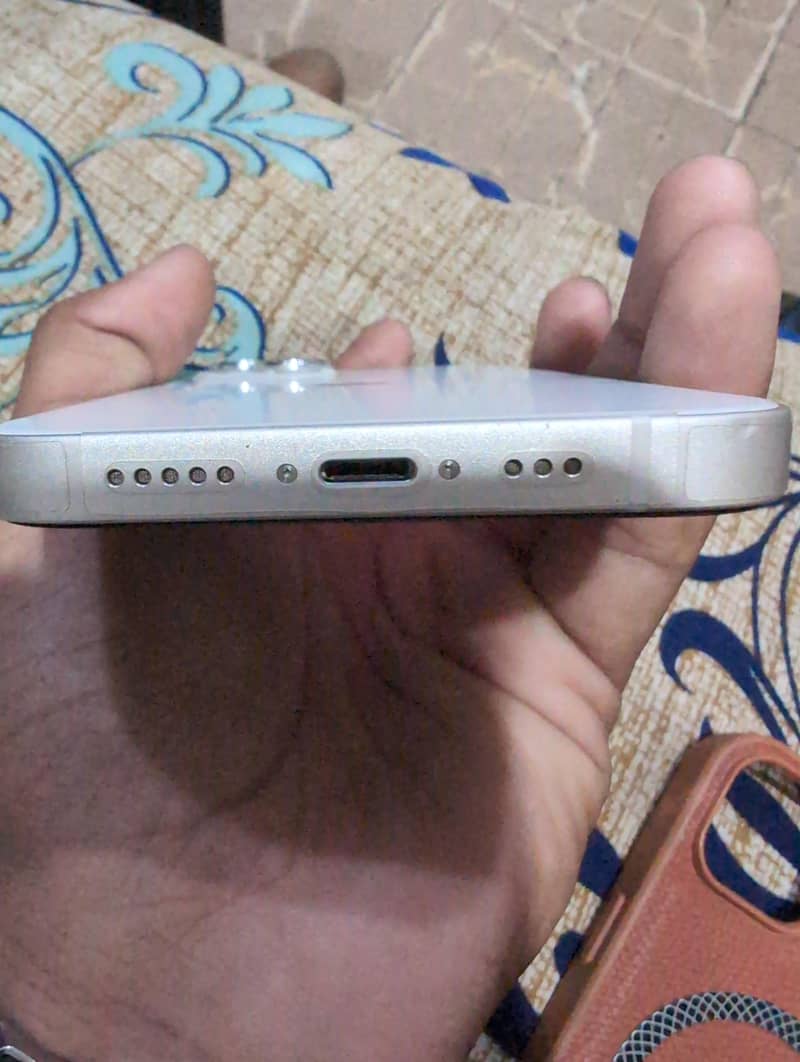 Apple iPhone 13 3