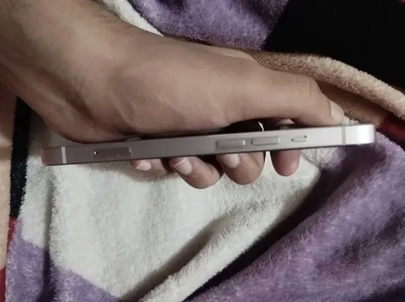 Apple iPhone 13 2