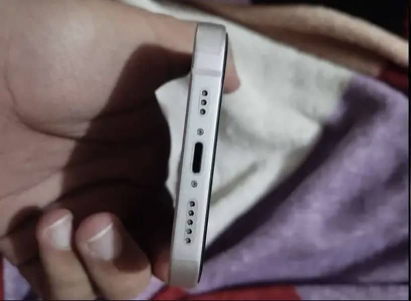 Apple iPhone 13 4
