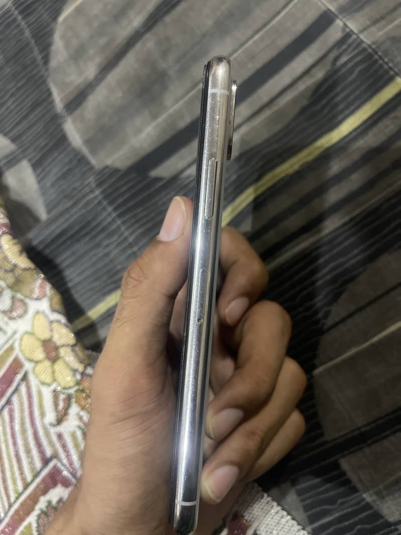Apple iPhone X 3