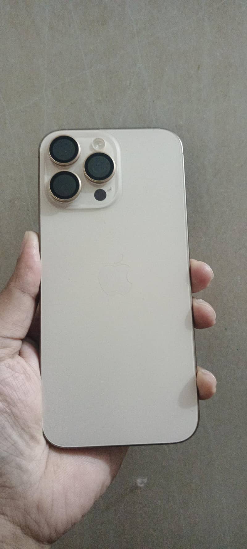 Apple iPhone 16 Pro Max 0