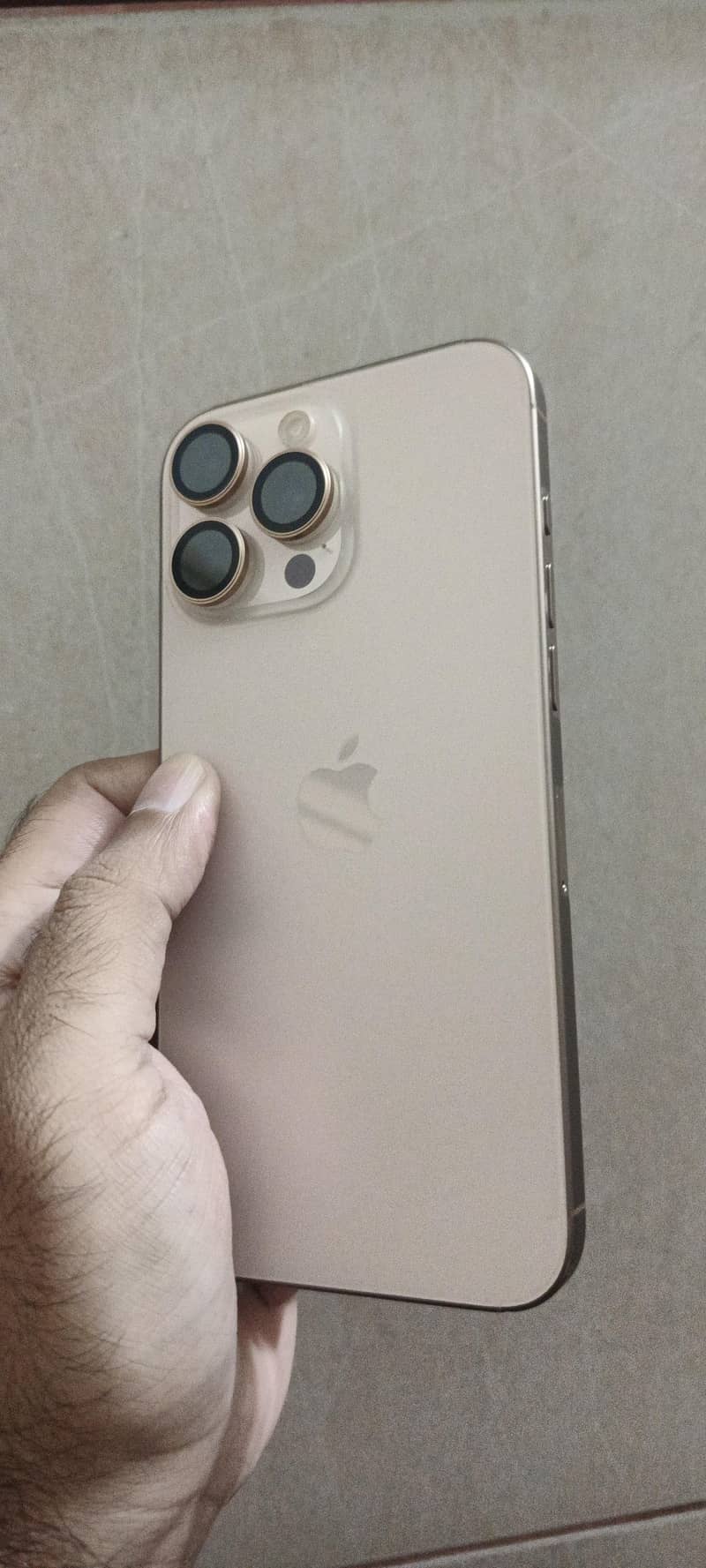 Apple iPhone 16 Pro Max 3