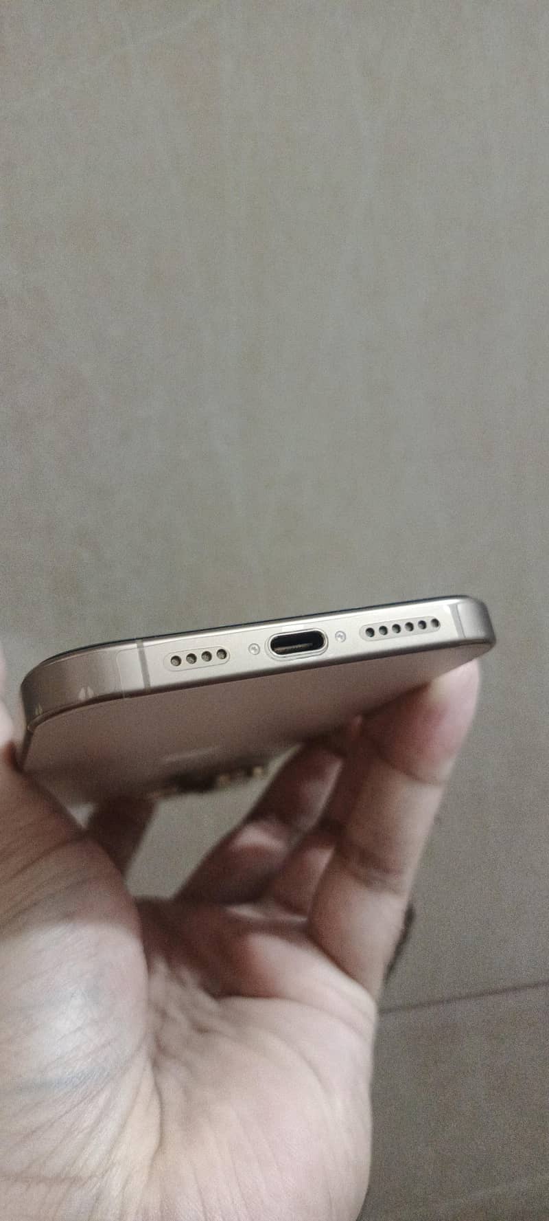 Apple iPhone 16 Pro Max 4