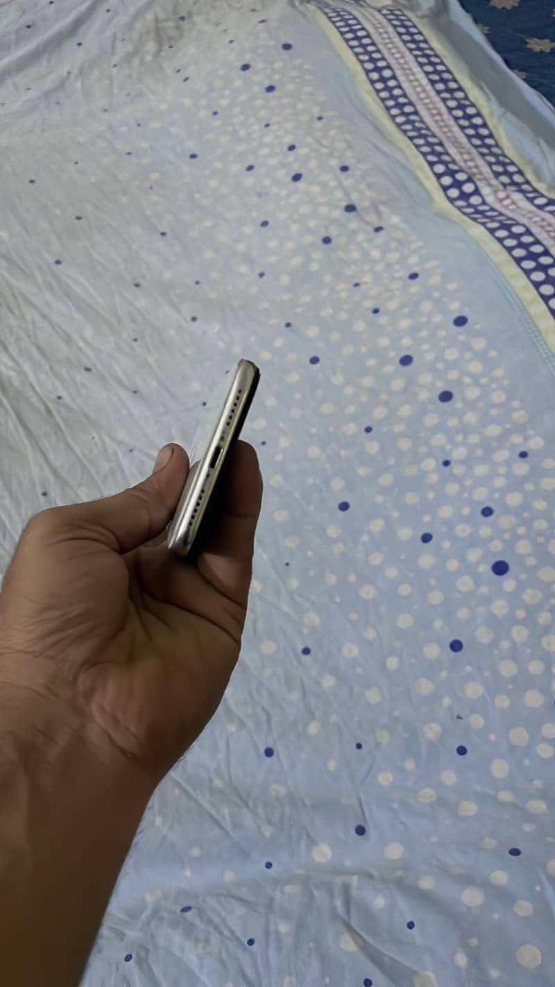 Apple iPhone X 3