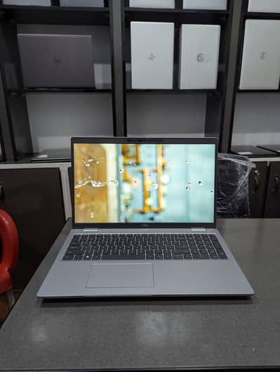 Dell precision work station 3561 model i /7 11 gen,