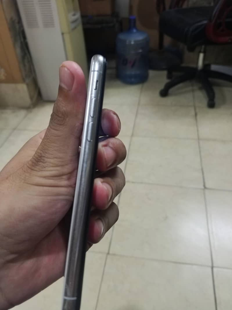 Apple iPhone X 3