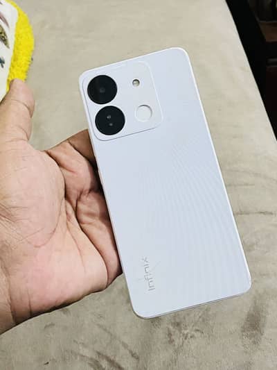 Infinix Smart 7 hd wite color conditions 10/9 2+2gb 64gb All ok