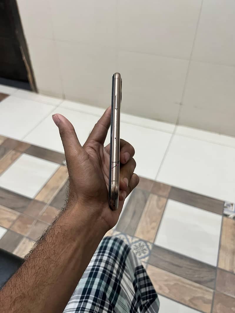 Apple iPhone 11 Pro 1