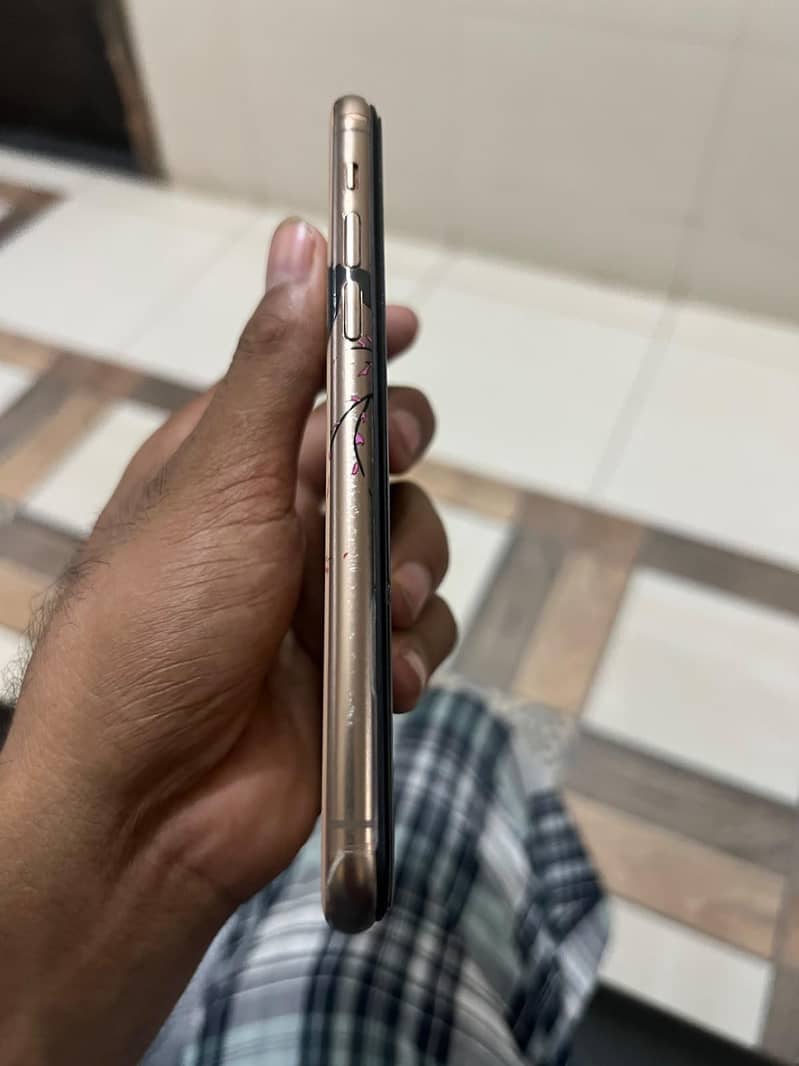 Apple iPhone 11 Pro 2