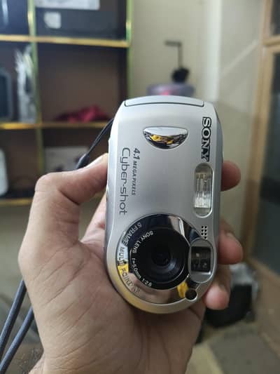 Sony 4.1 Megapixels Digital Camera