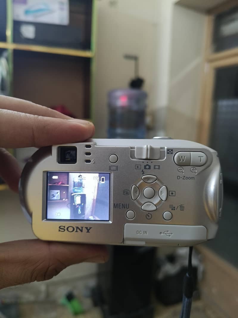 Sony 4.1 Megapixels Digital Camera 1