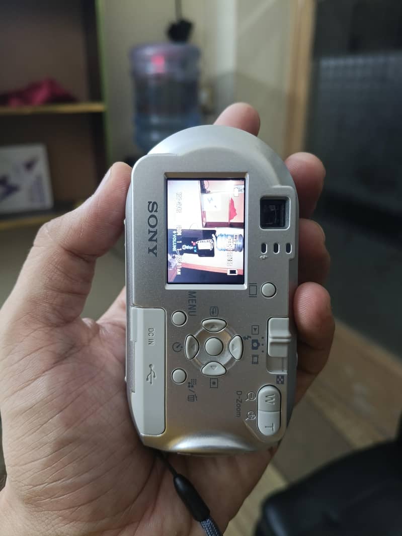 Sony 4.1 Megapixels Digital Camera 3